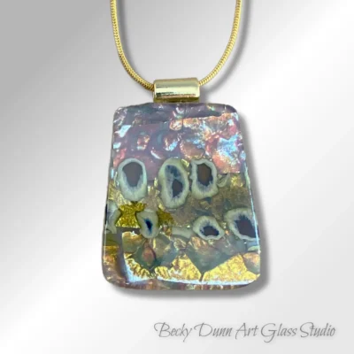 1232 W triangular silver pink front