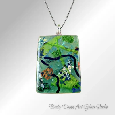 1243 W transparent green black stringer with clear bail front